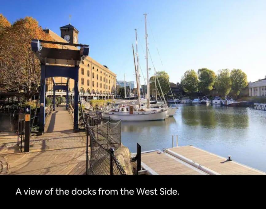Historic Dutch Barge, Idyllic Location Hotel Лондон Екстериор снимка