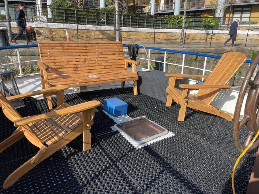 Historic Dutch Barge, Idyllic Location Hotel Лондон Екстериор снимка